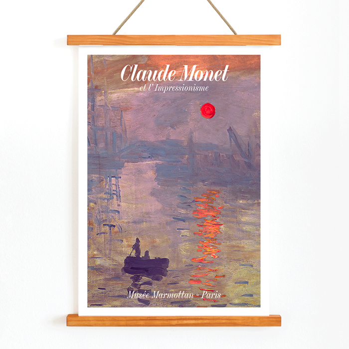 Affiche de l'exposition Claude Monet intitulée Soleil Levan présentant une scène impressionniste vibrante avec un soleil rouge sur l'eau.