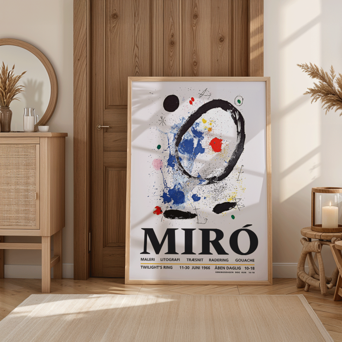 Poster présente une œuvre d'art abstraite aux couleurs et formes audacieuses de Joan Miro intitulée Twilights Ring.