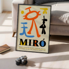 Affiche d'exposition inspirée de l'œuvre Parler Seul de Joan Miro présentant des formes abstraites colorées et une typographie audacieuse.